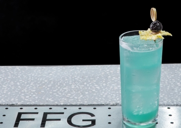 CLASSIC COCKTAIL - BLUE HAWAII
