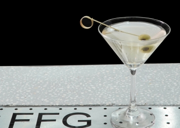 CLASSIC COCKTAIL - DIRTY MARTINI