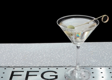CLASSIC COCKTAILS - DRY MARTINI